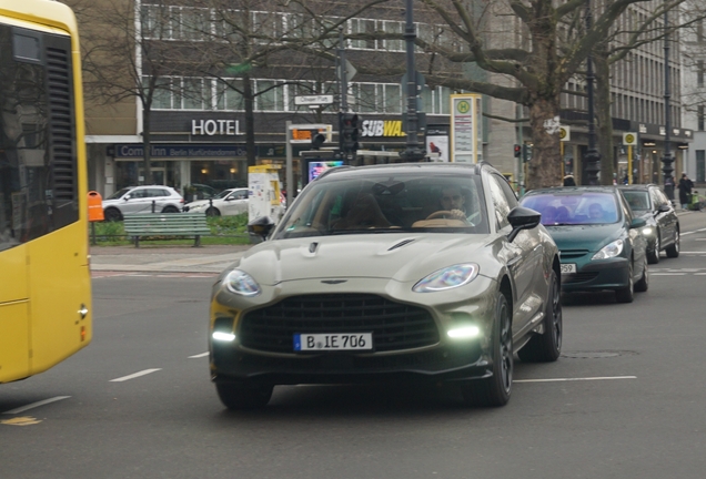 Aston Martin DBX707