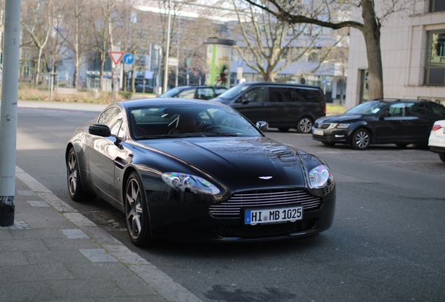 Aston Martin V8 Vantage 2012