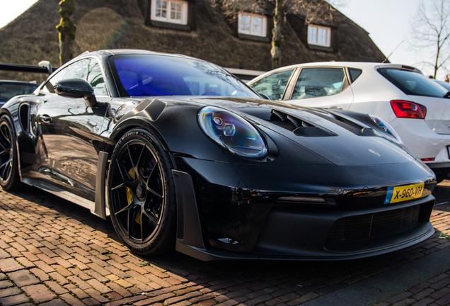 Porsche 992 GT3 RS Weissach Package