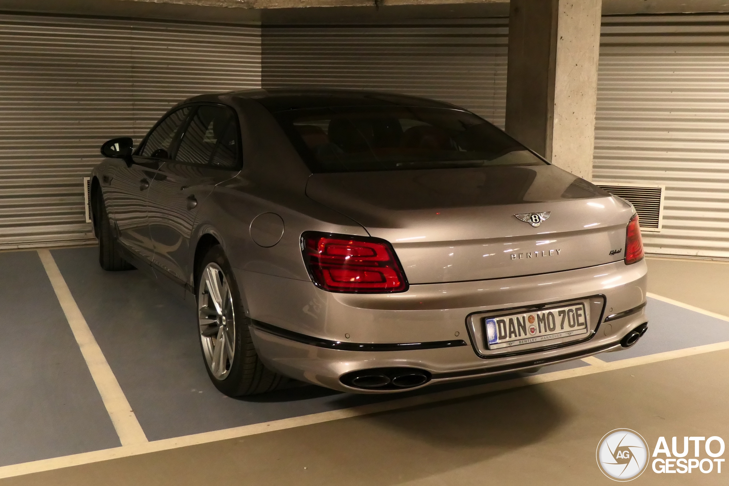 Bentley Flying Spur Hybrid S