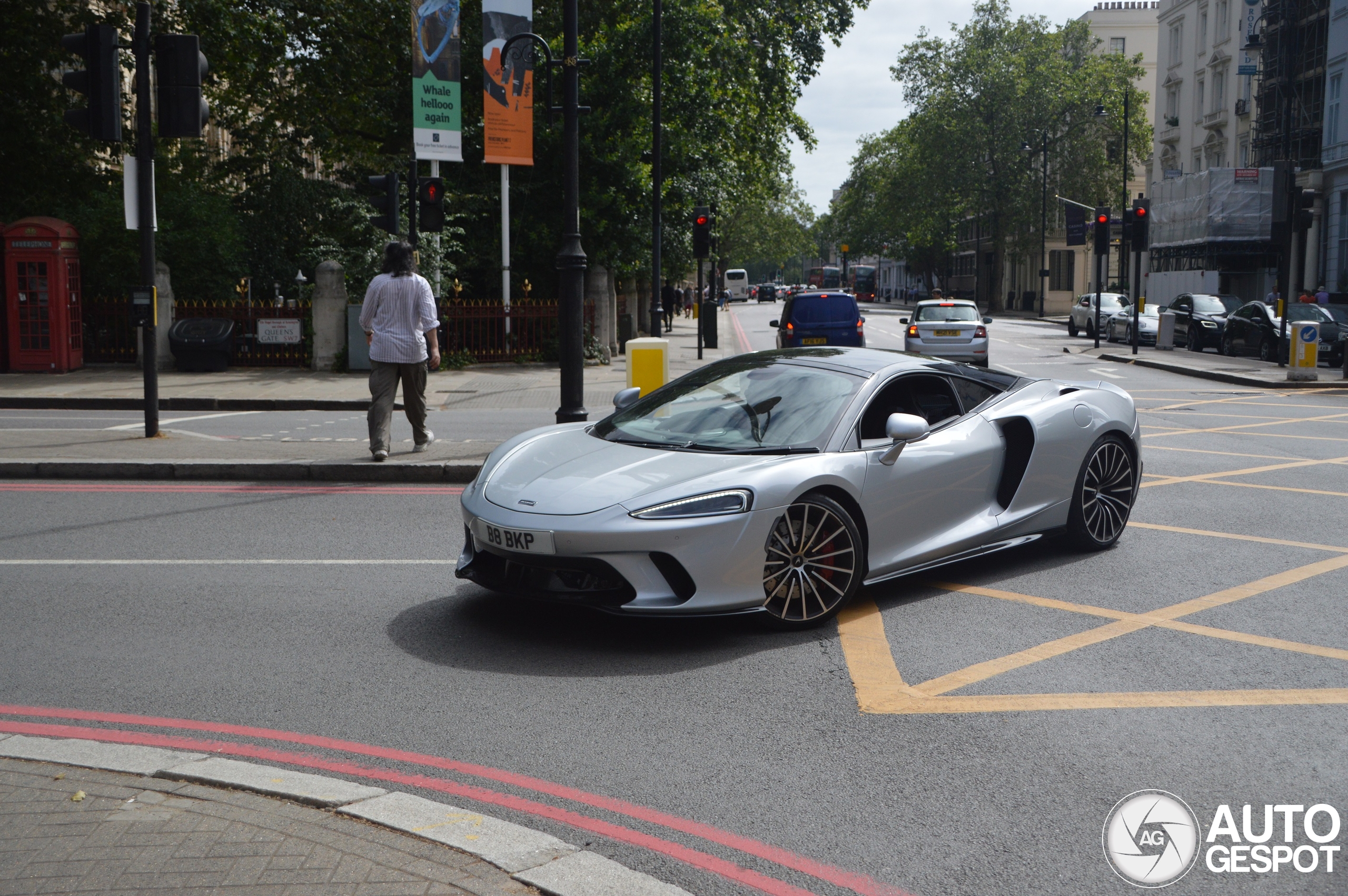 McLaren GT