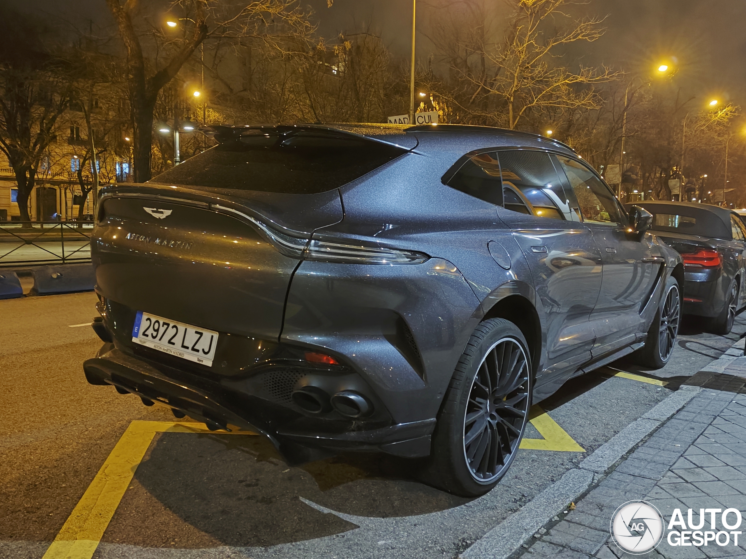 Aston Martin DBX707