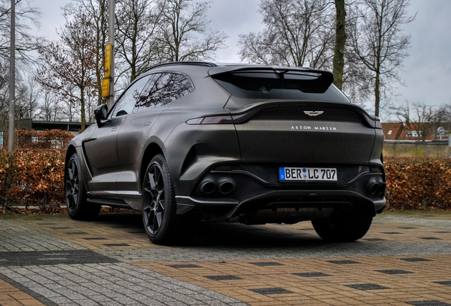 Aston Martin DBX707