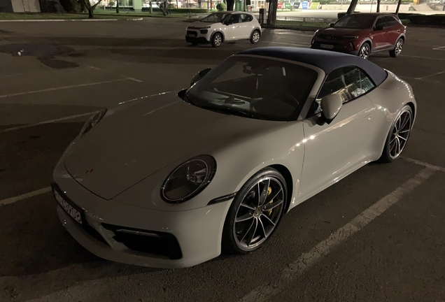 Porsche 992 Carrera 4S Cabriolet