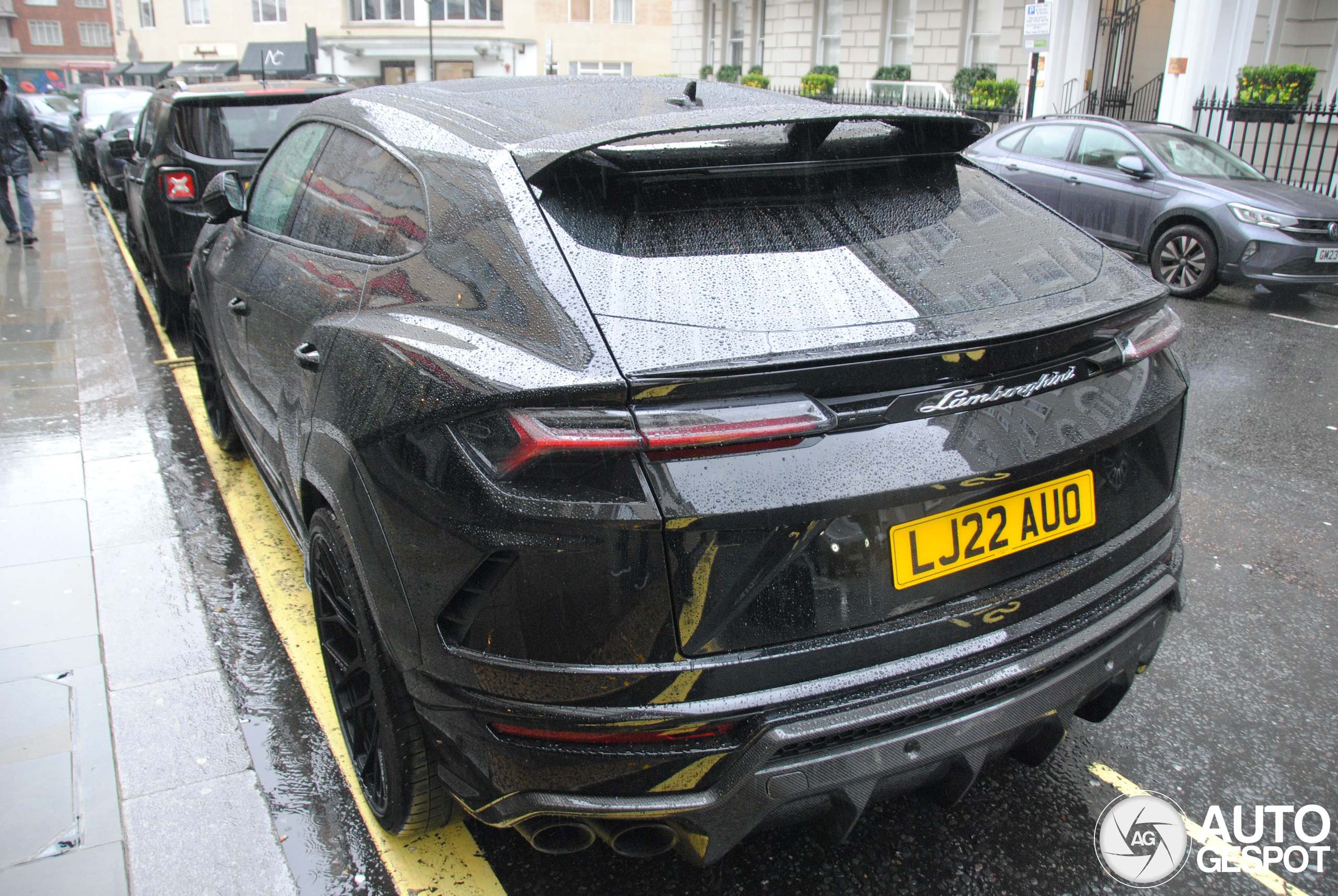 Lamborghini Urus Nero Design