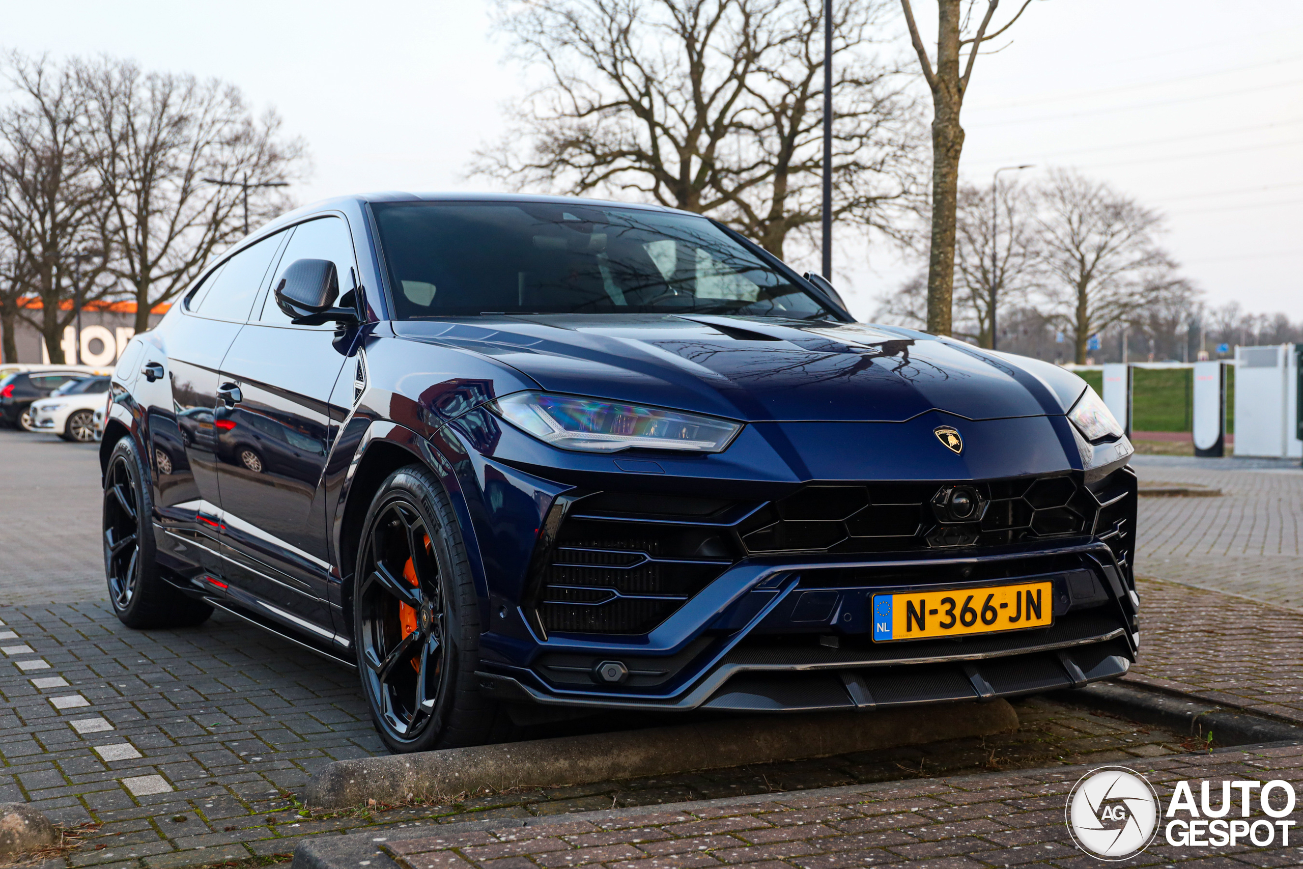 Lamborghini Urus Nero Design