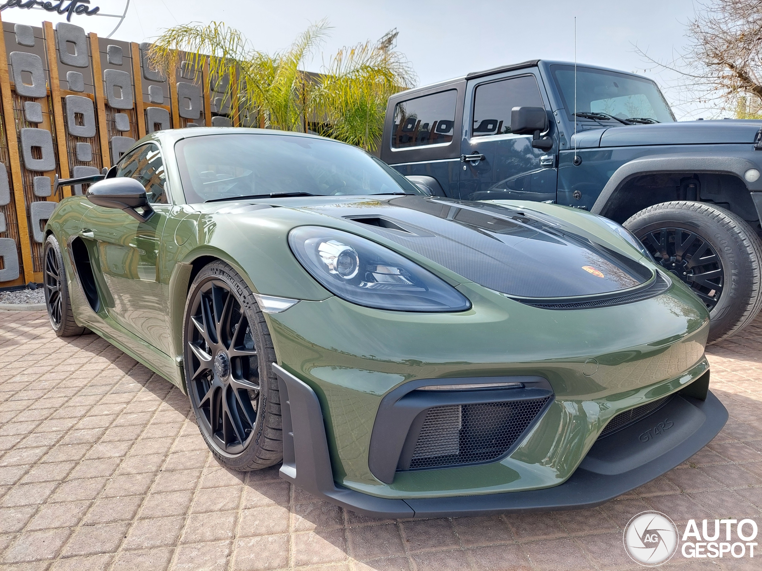 Porsche 718 Cayman GT4 RS Weissach Package