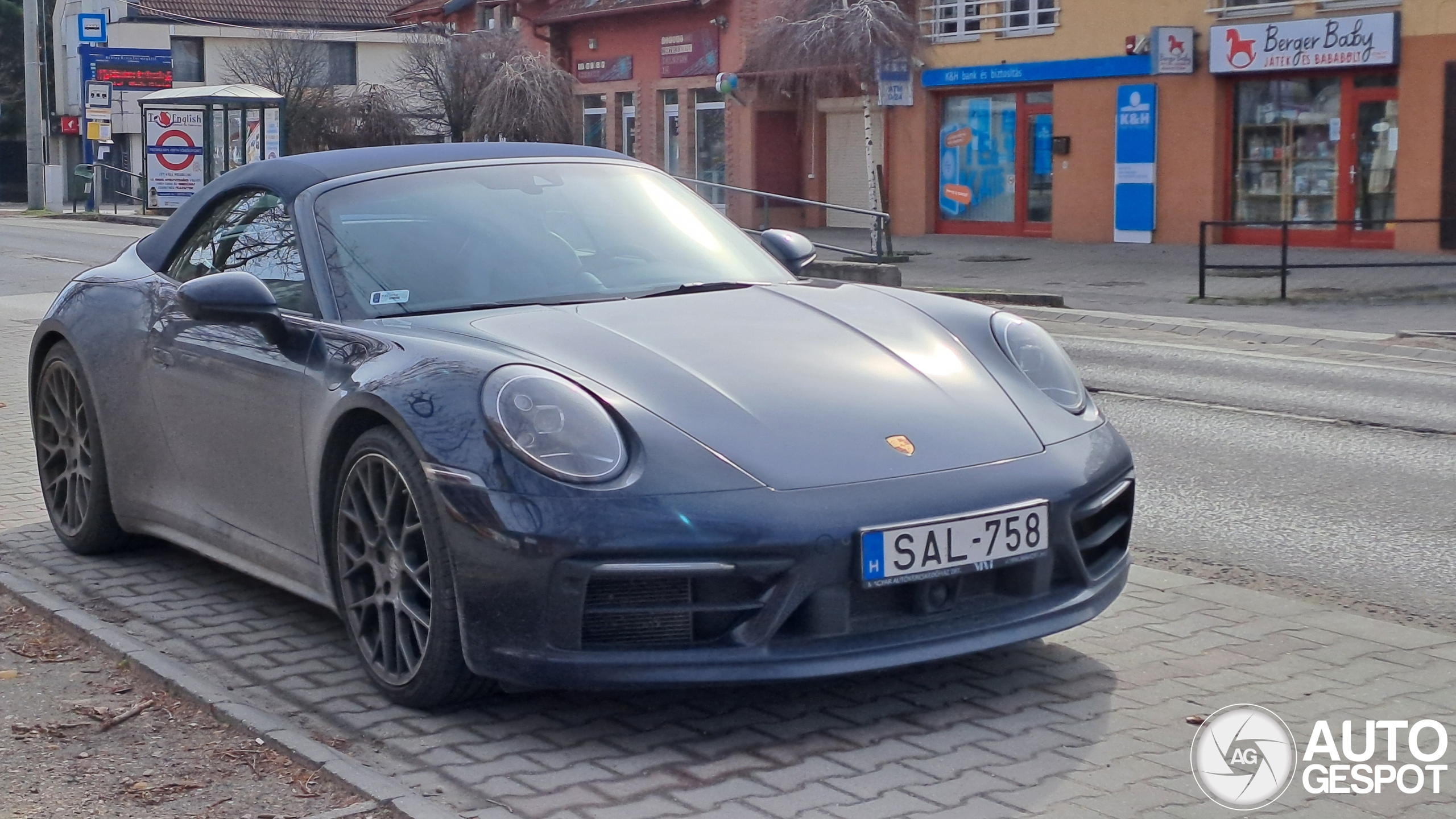 Porsche 992 Carrera 4S Cabriolet