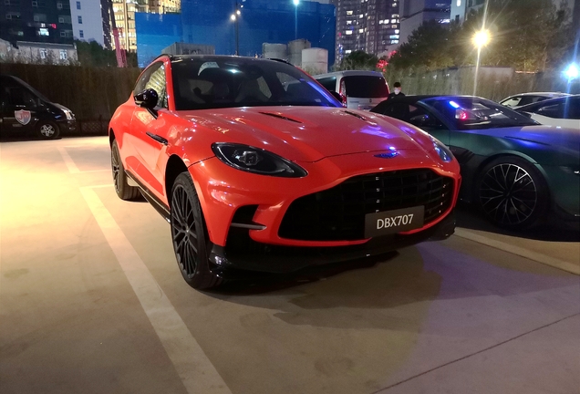 Aston Martin DBX707