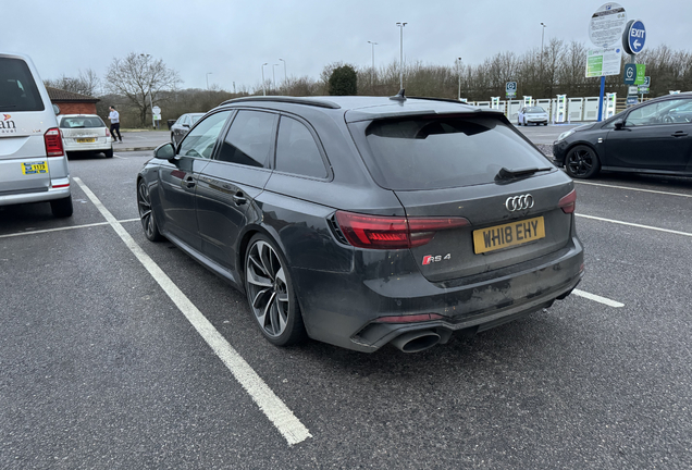 Audi RS4 Avant B9