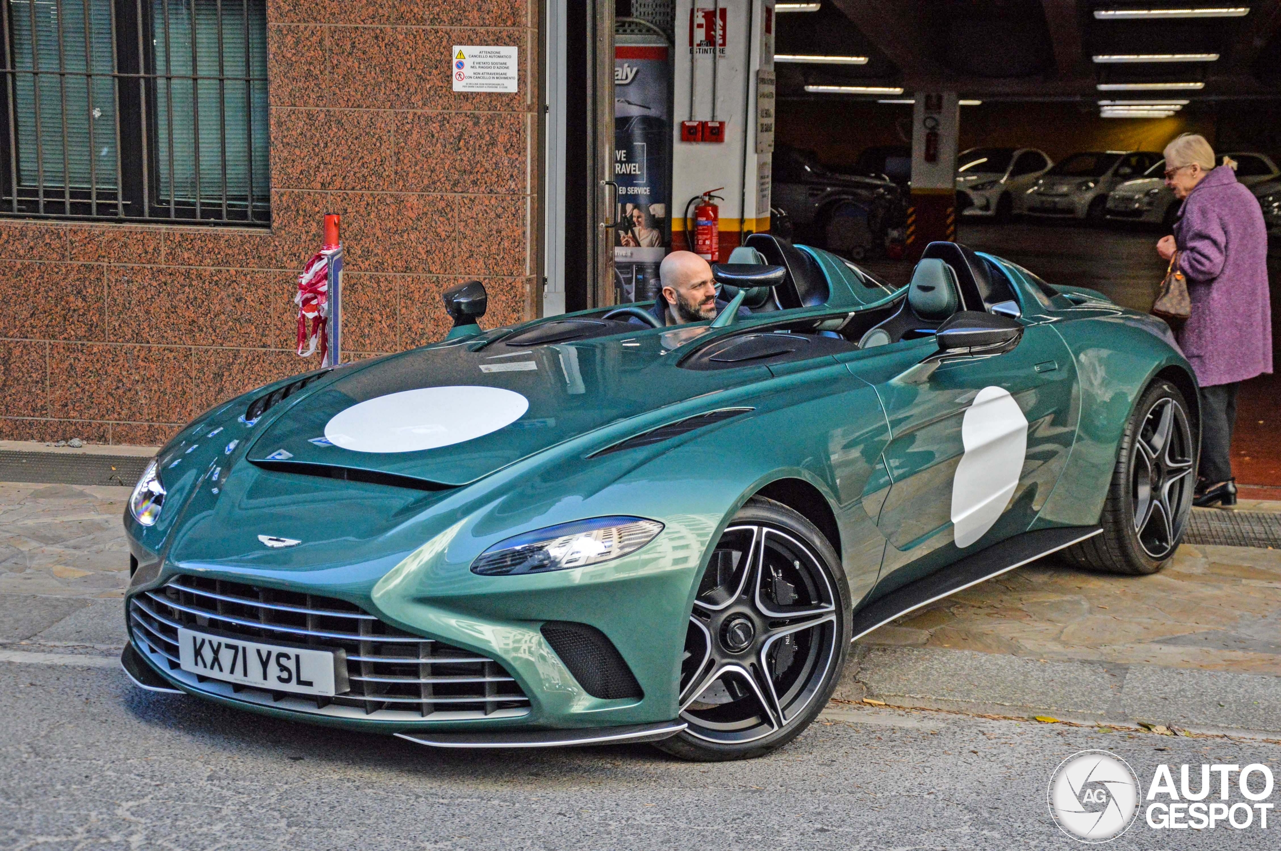 Wurden die Fahrer des Aston Martin V12 Speedster betrogen?