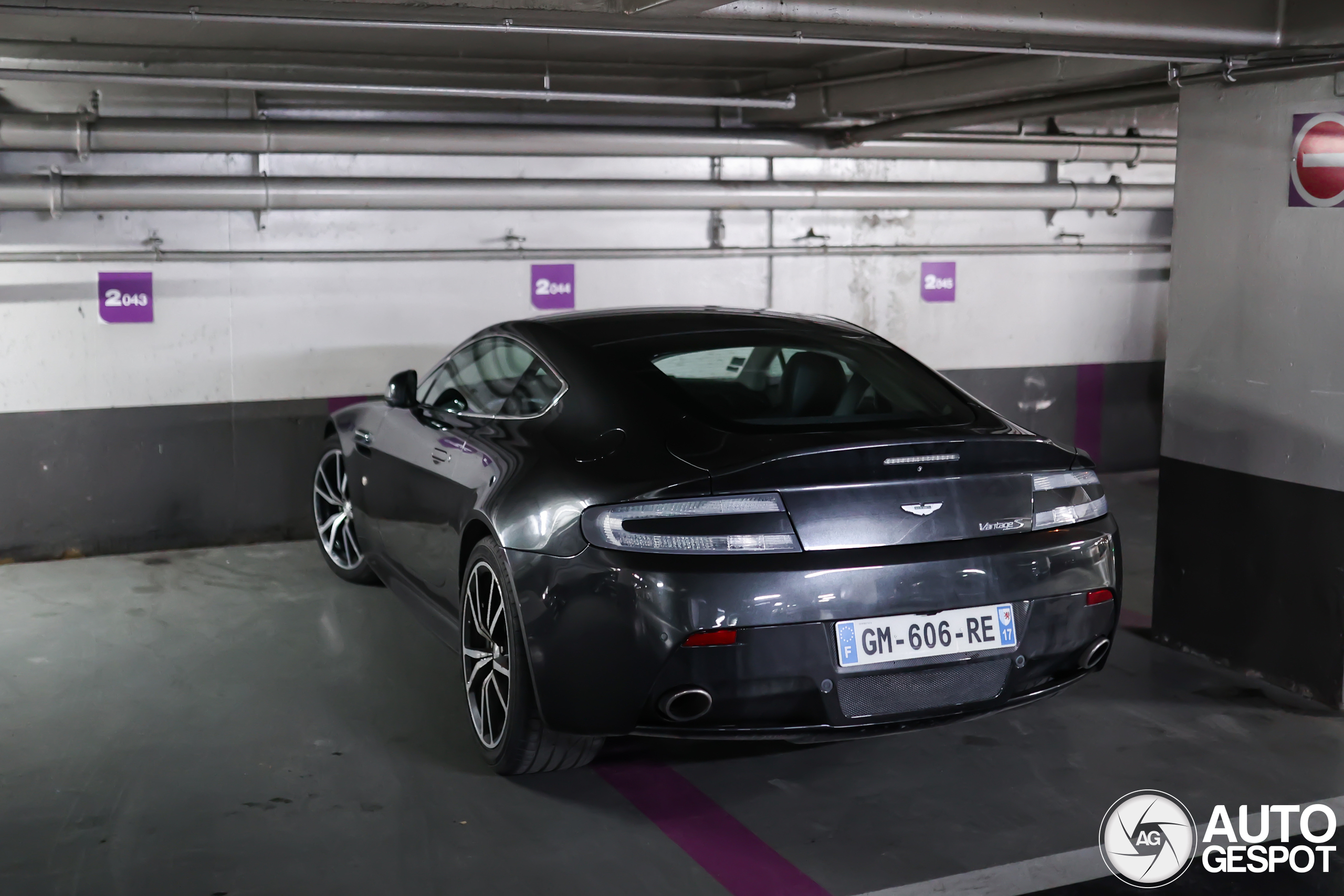 Aston Martin V8 Vantage S