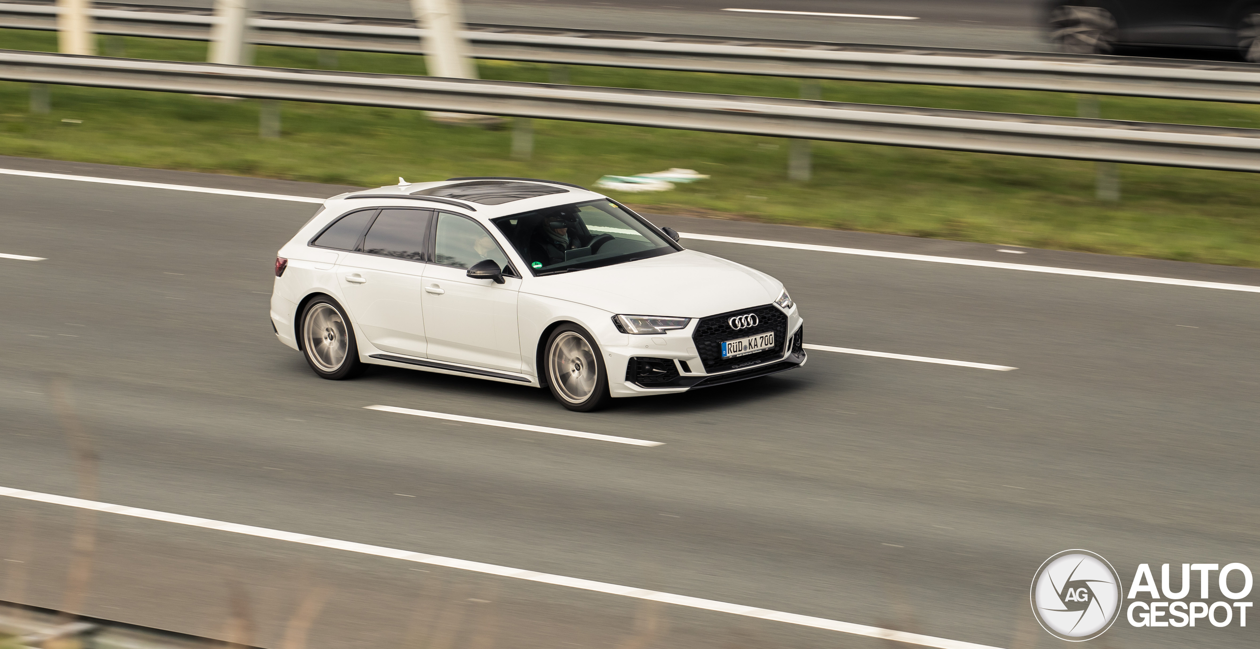 Audi RS4 Avant B9