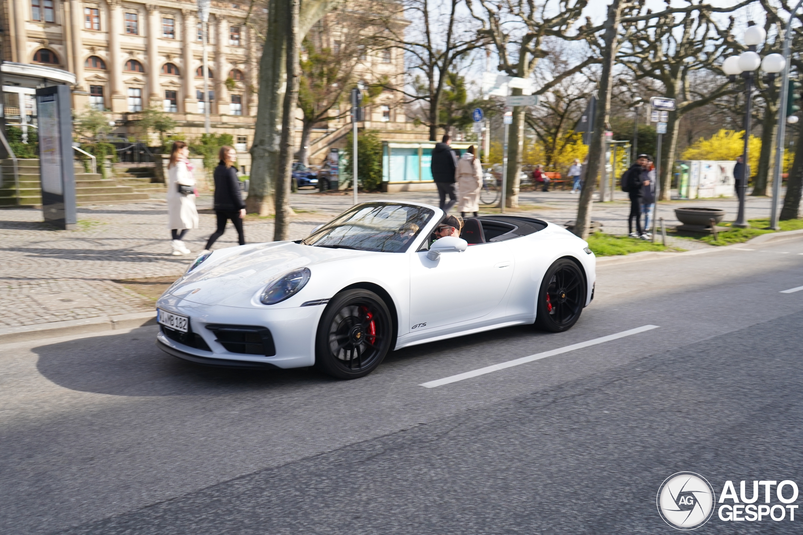 Porsche 992 Carrera 4 GTS Cabriolet