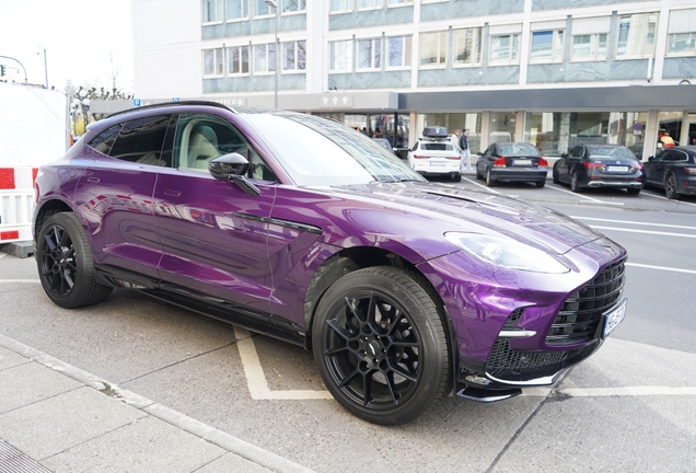 Aston Martin DBX707