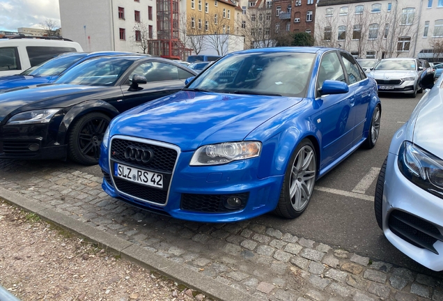 Audi RS4 Sedan