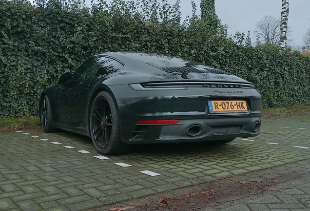 Porsche 992 Carrera 4 GTS