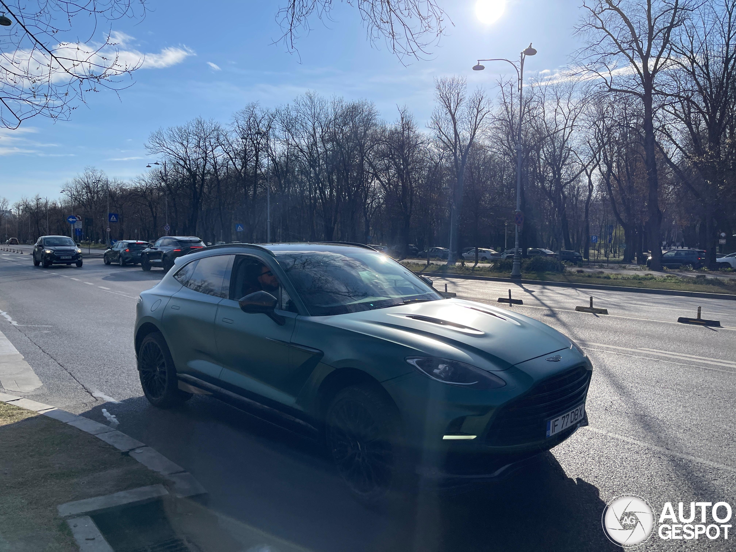 Aston Martin DBX707