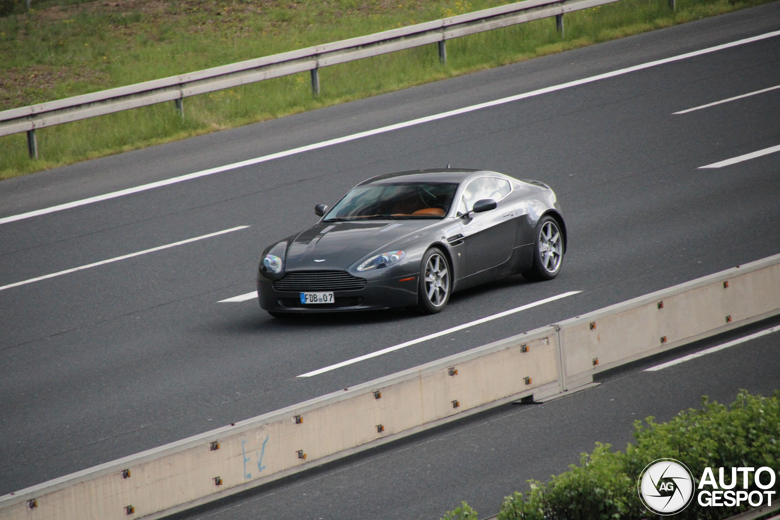 Aston Martin V8 Vantage