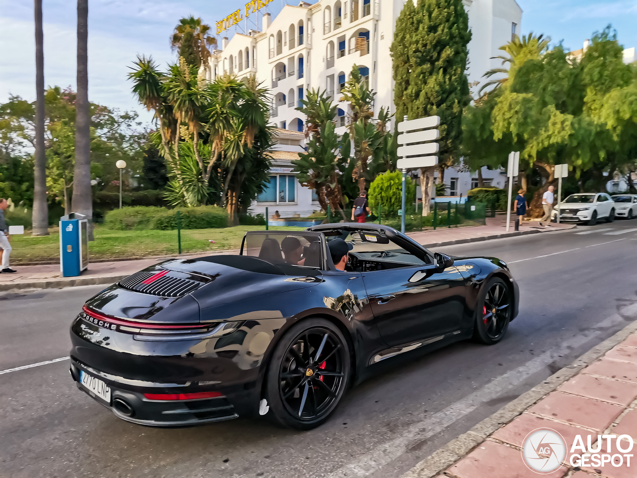 Porsche 992 Carrera 4S Cabriolet