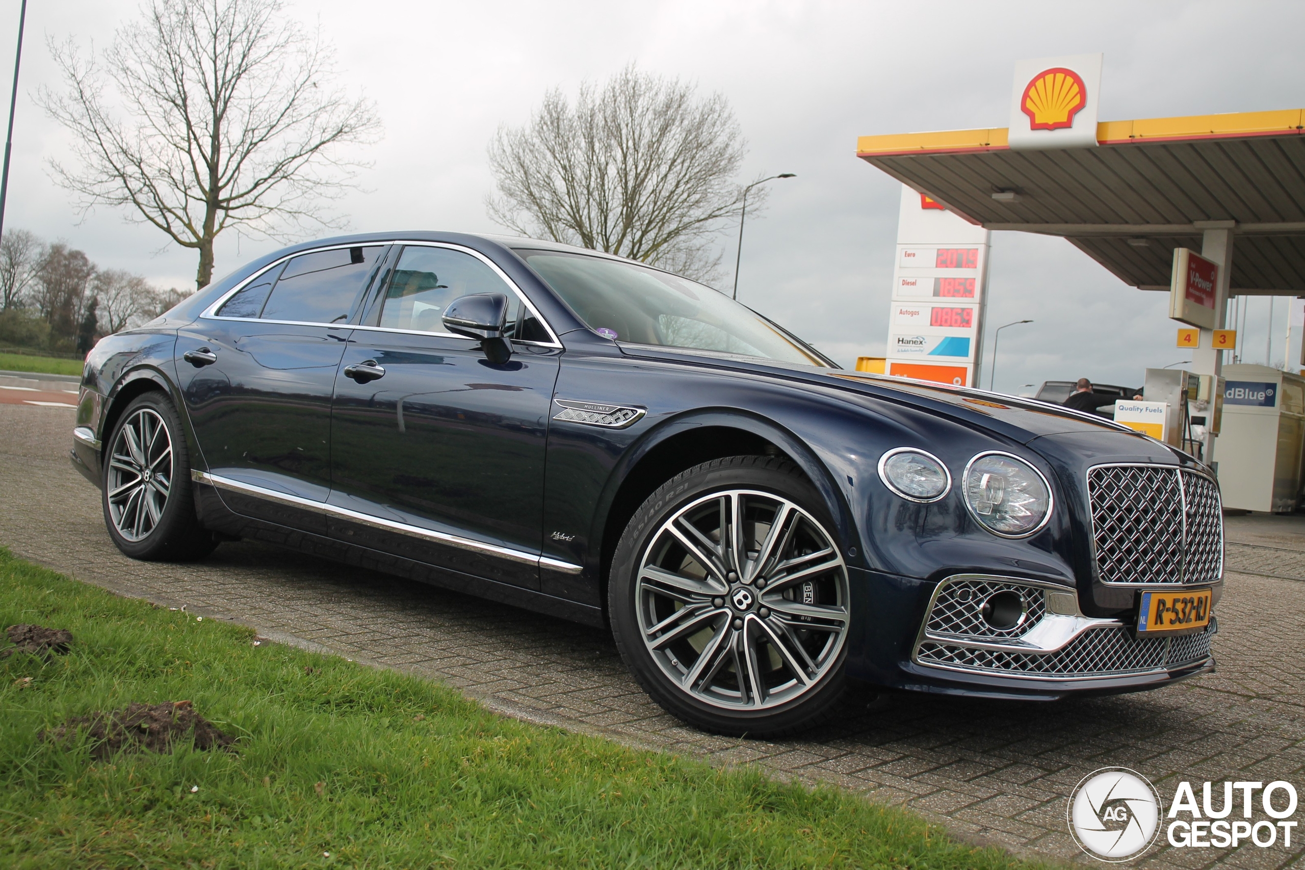 Bentley Flying Spur Hybrid Mulliner