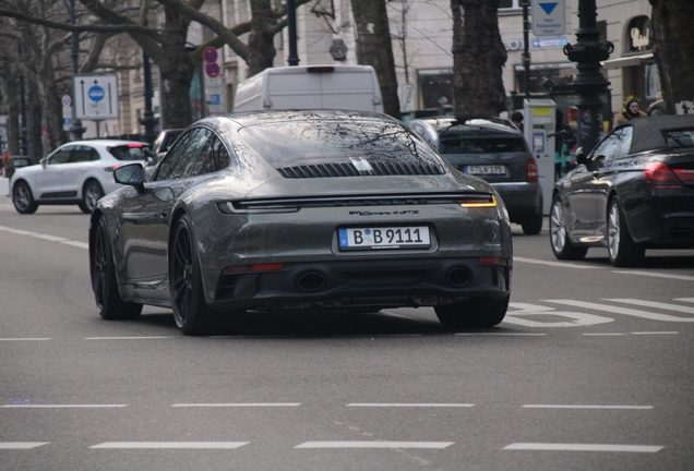 Porsche 992 Carrera 4 GTS