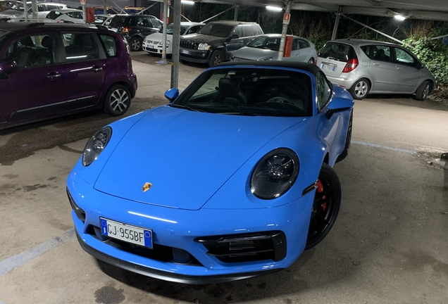 Porsche 992 Carrera 4 GTS Cabriolet