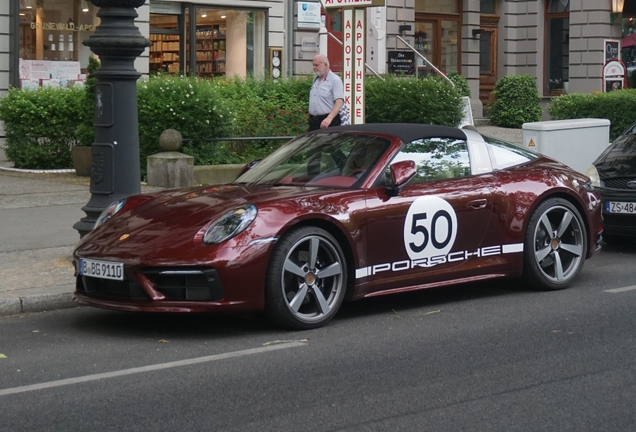 Porsche 992 Targa 4S Heritage Design Edition