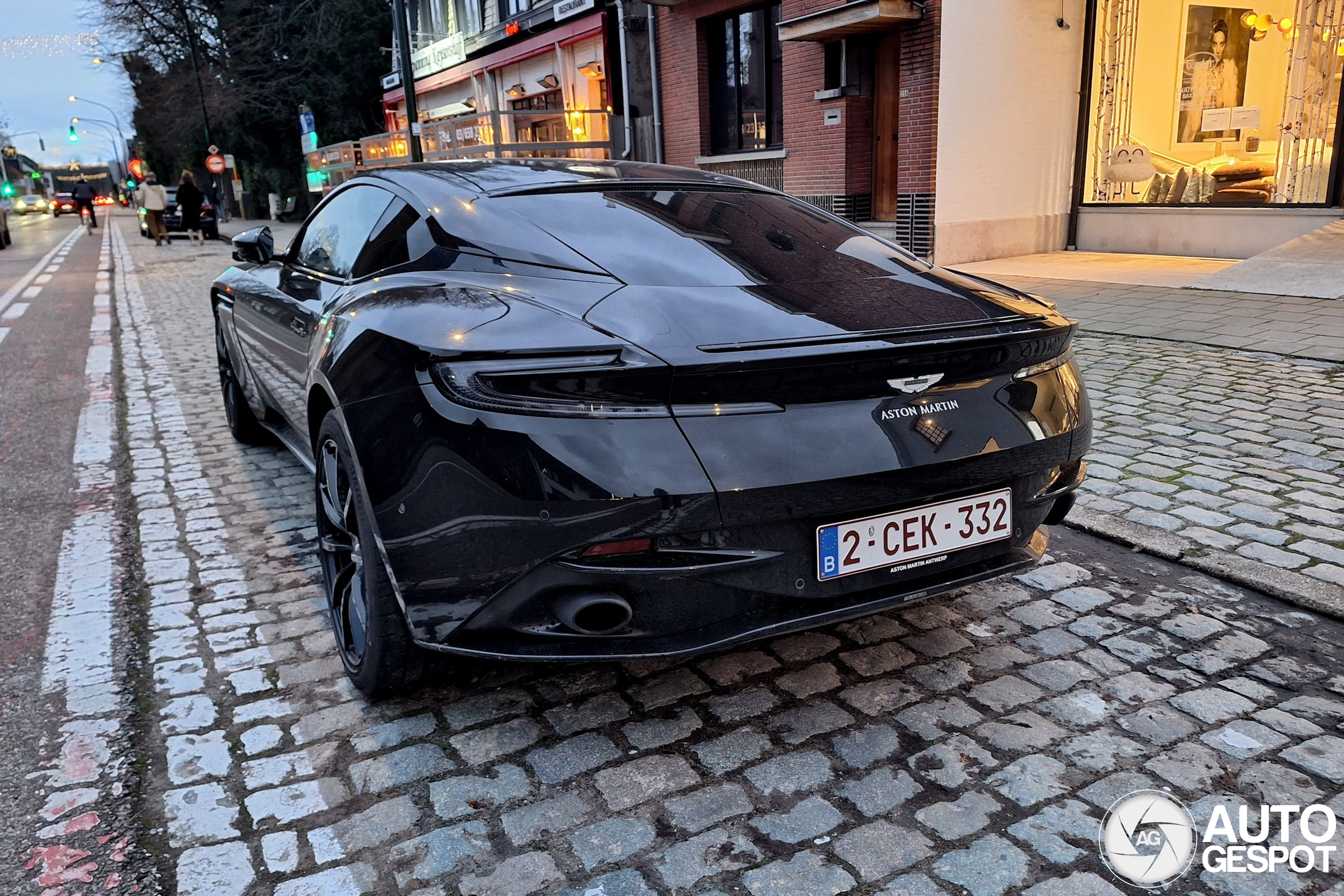 Aston Martin DB11 AMR