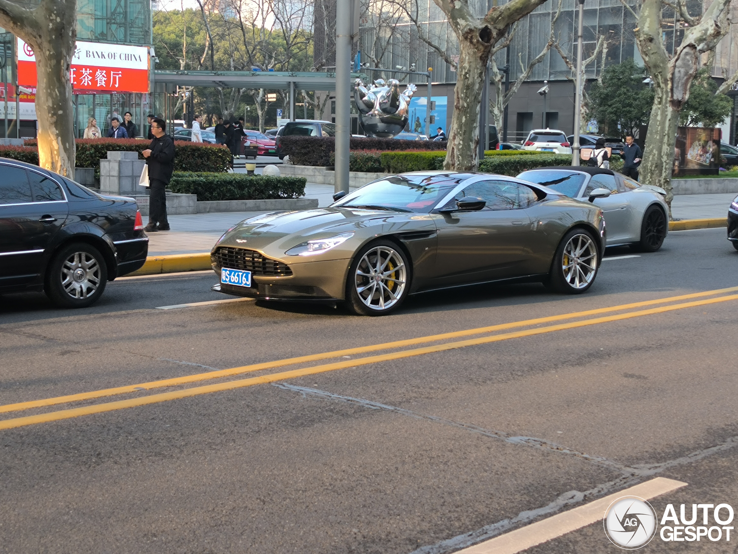 Aston Martin DB11