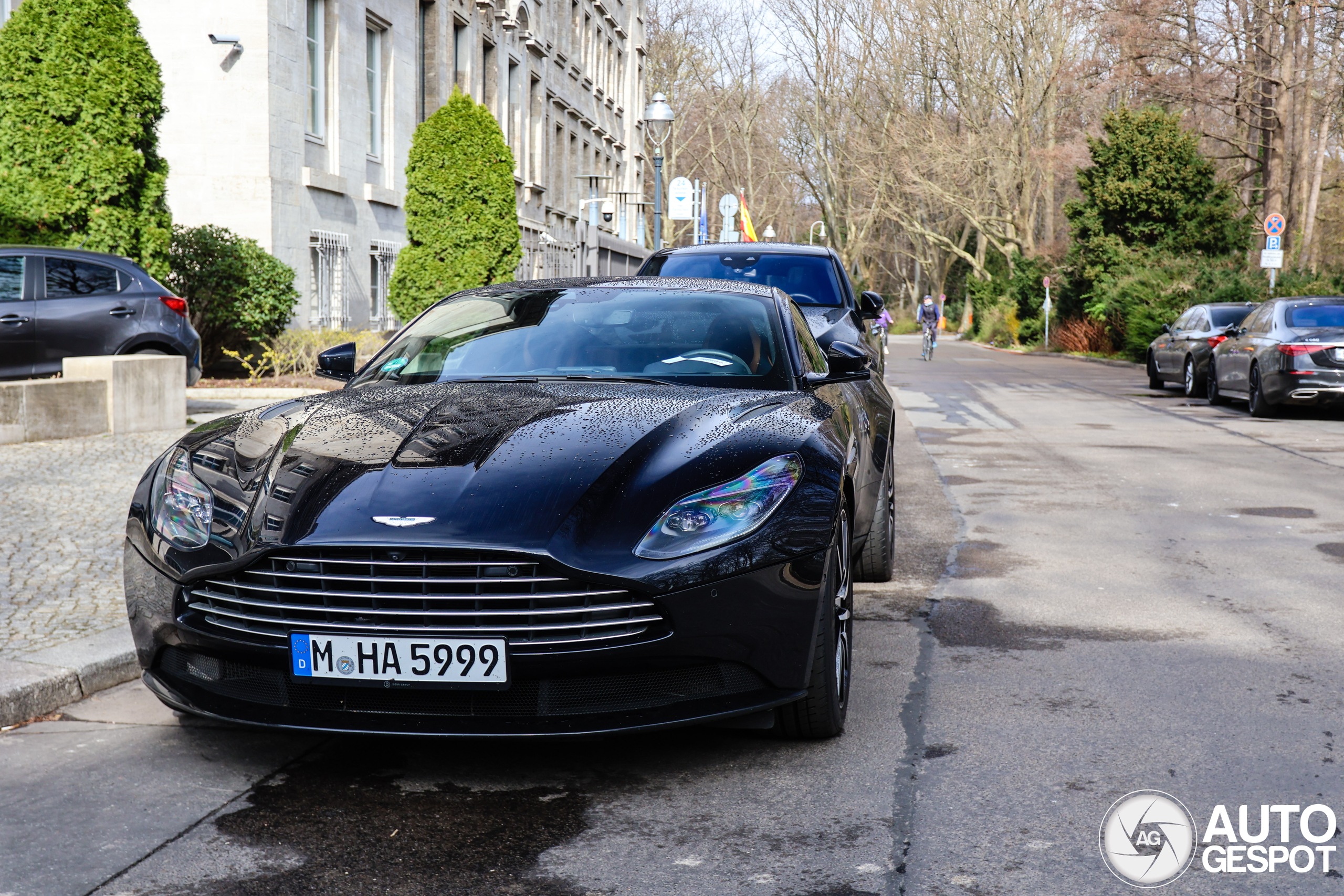 Aston Martin DB11 V8