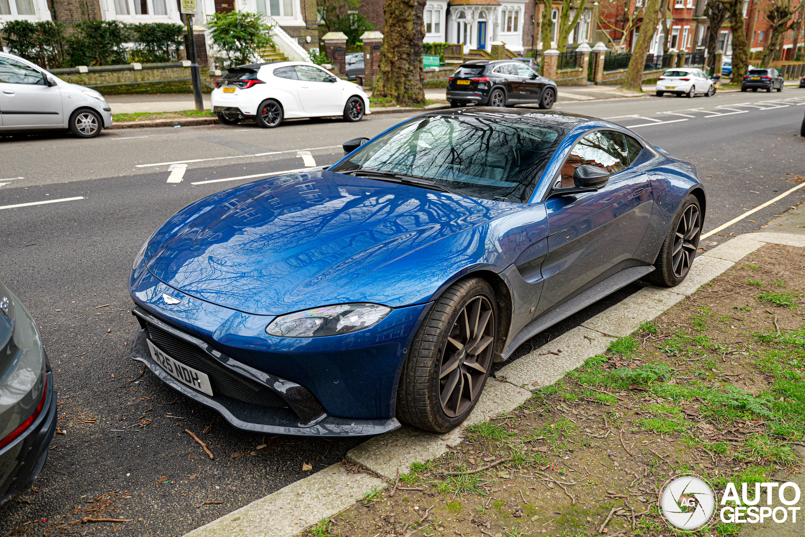 Aston Martin V8 Vantage 2018