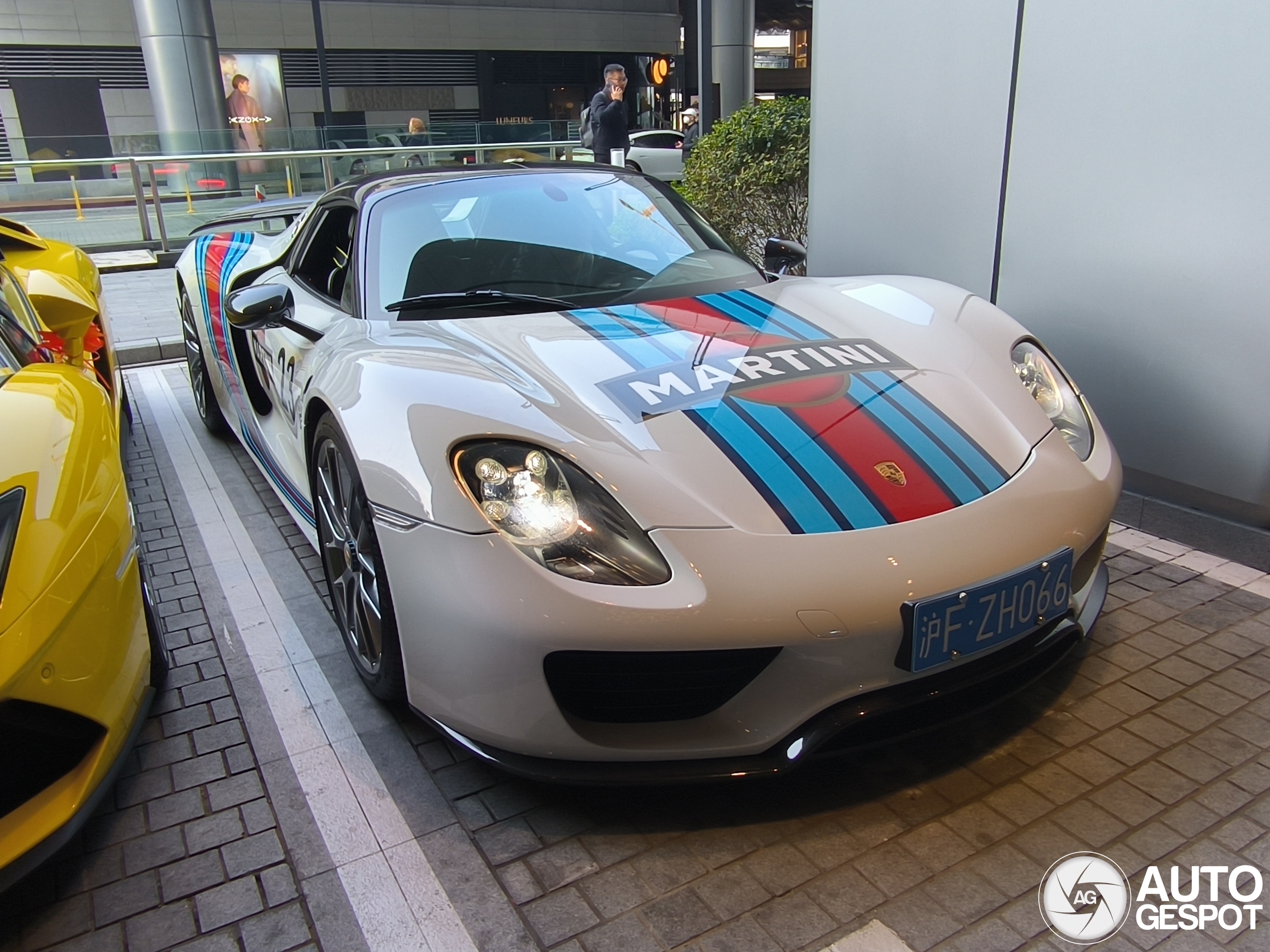 Porsche 918 Spyder Weissach Package