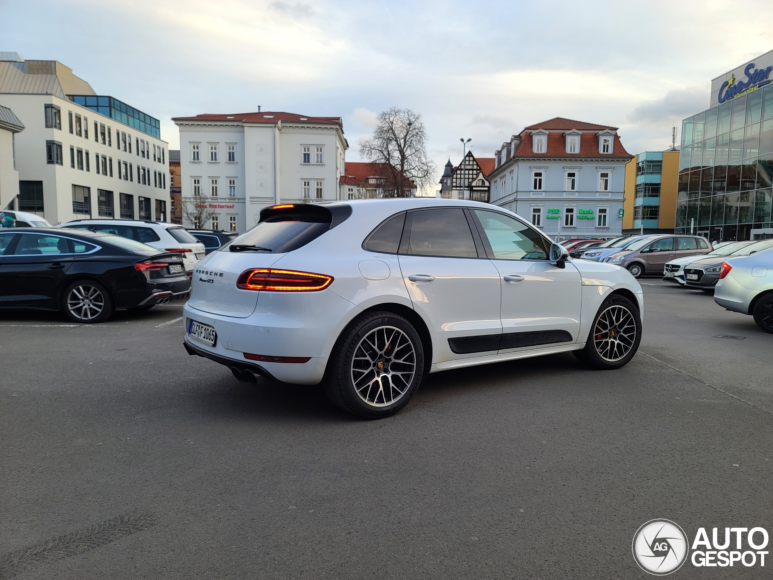 Porsche 95B Macan GTS