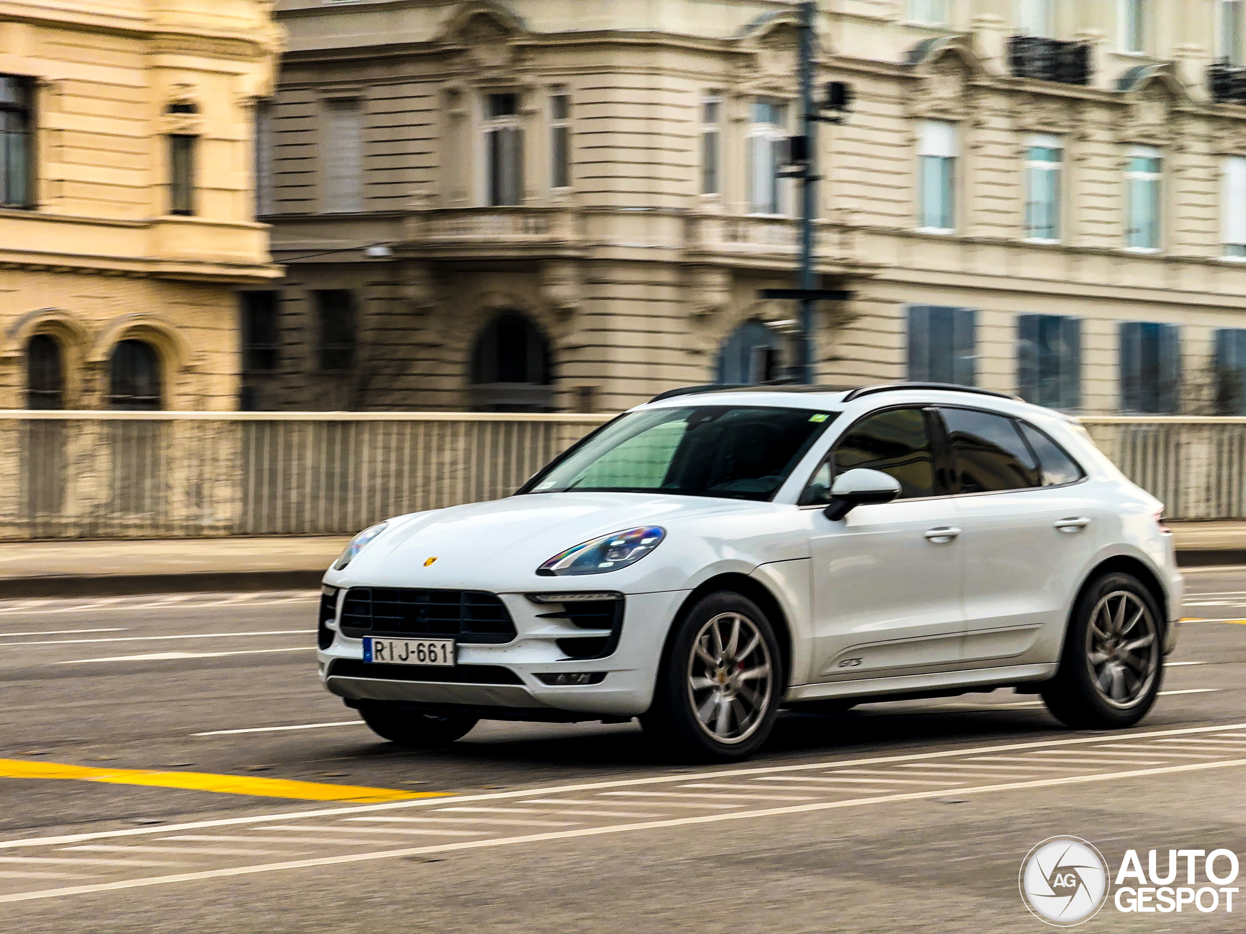 Porsche 95B Macan GTS