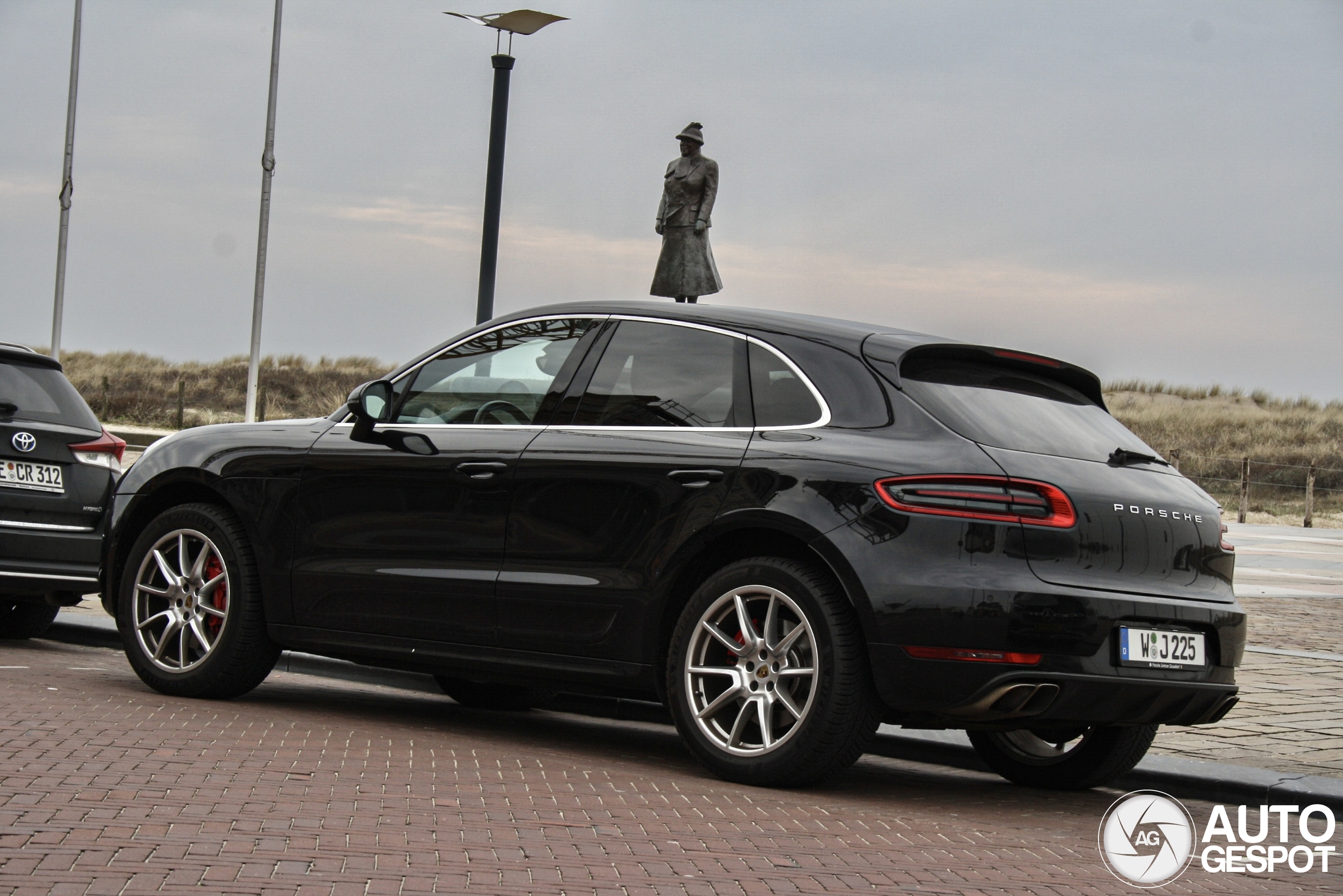 Porsche 95B Macan Turbo