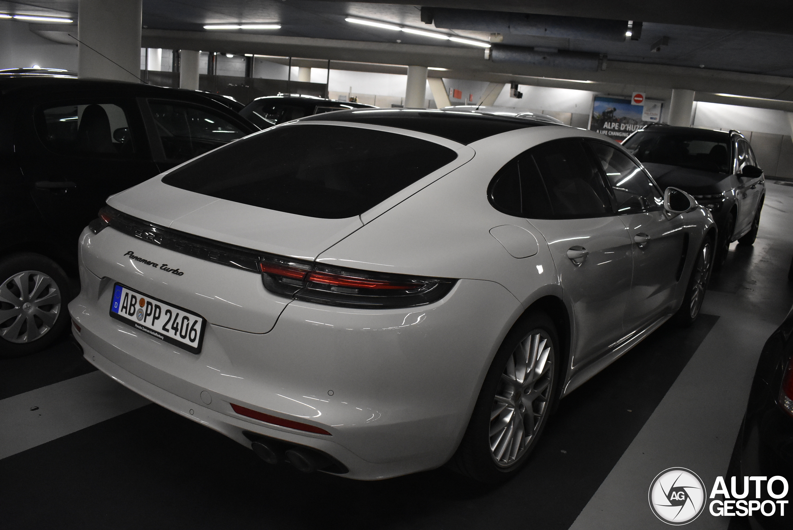 Porsche 971 Panamera Turbo