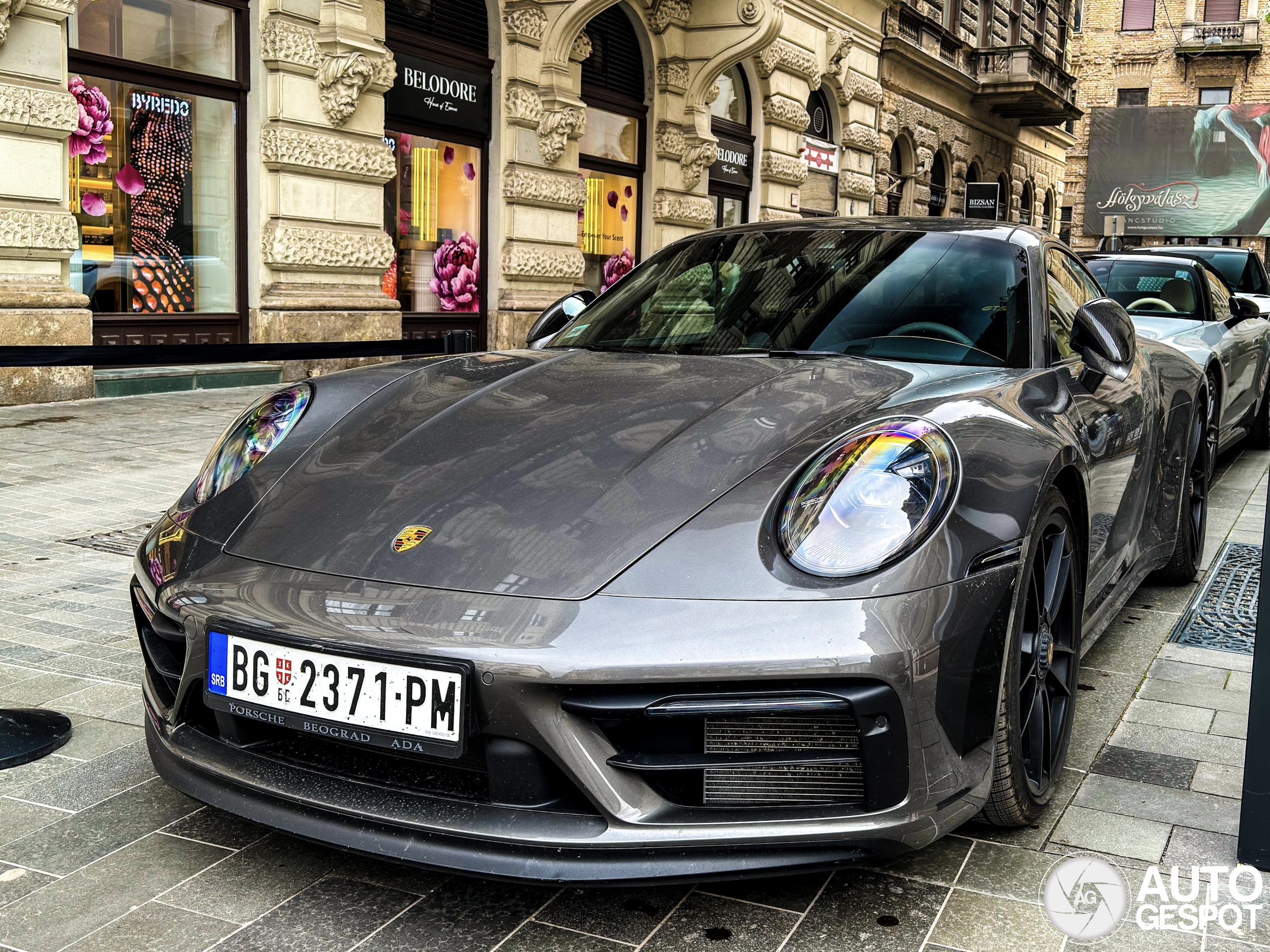 Porsche 992 Carrera 4 GTS