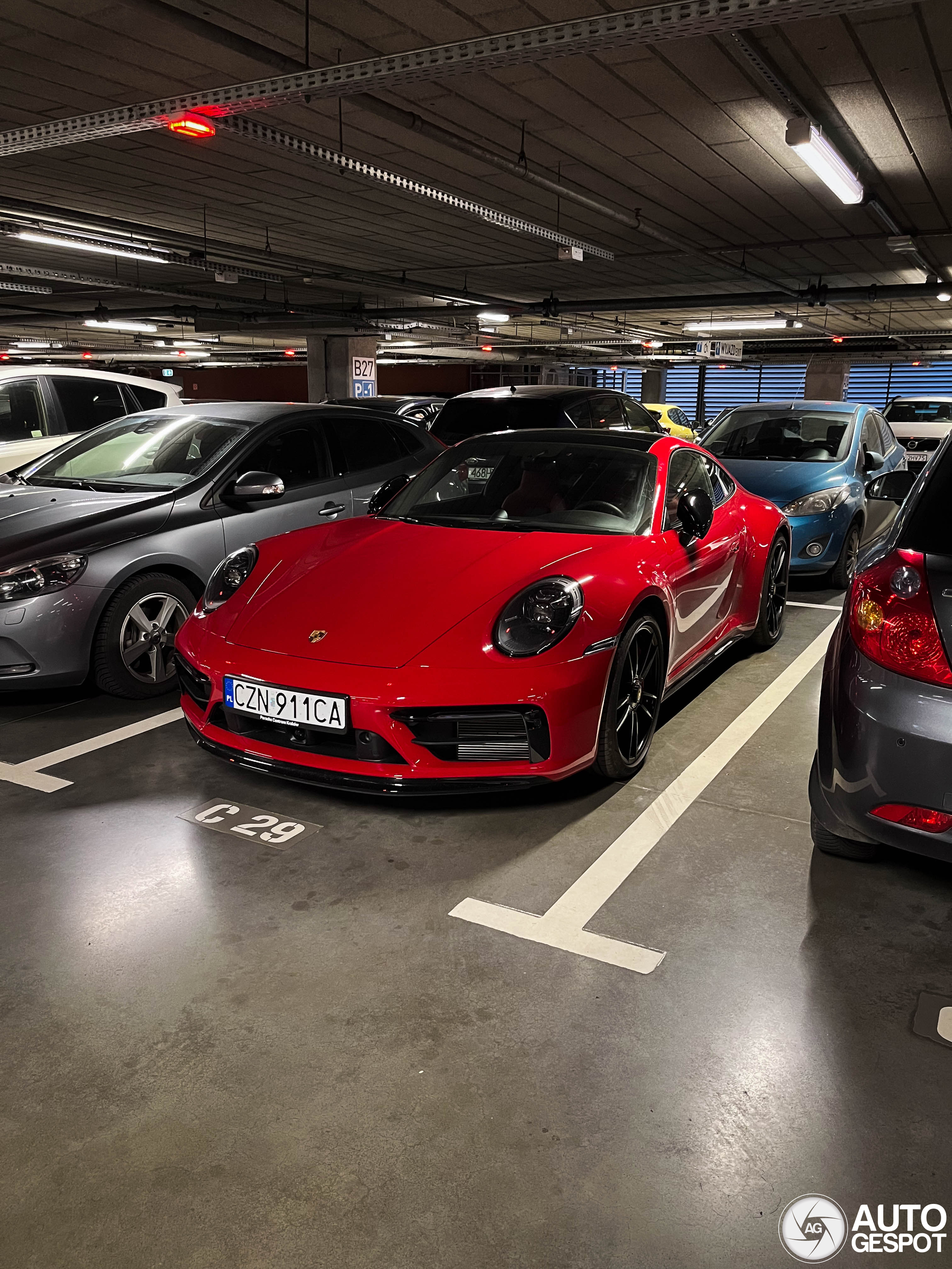 Porsche 992 Carrera 4 GTS