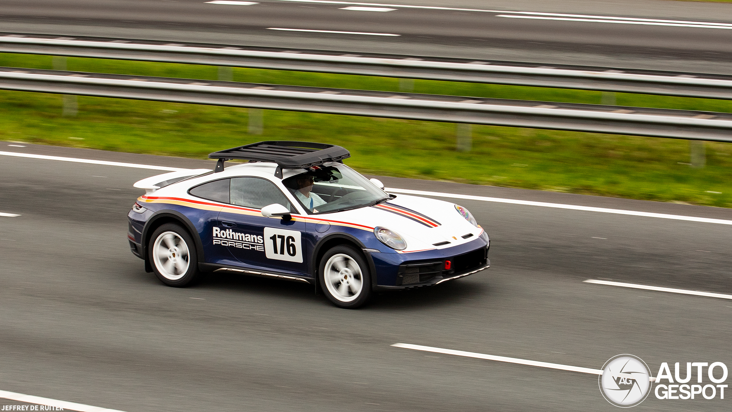 Porsche 992 Dakar