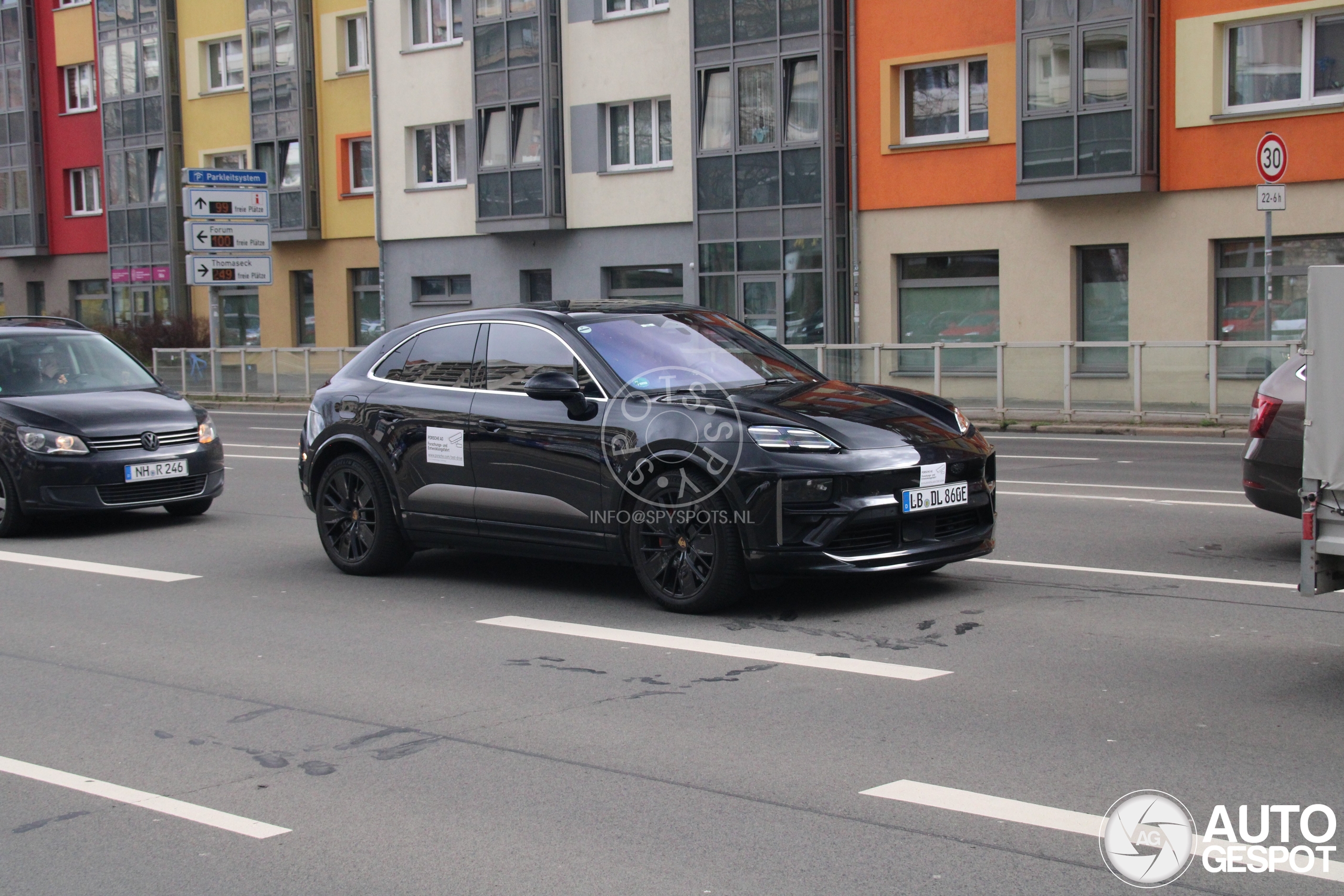 Porsche Macan EV Turbo