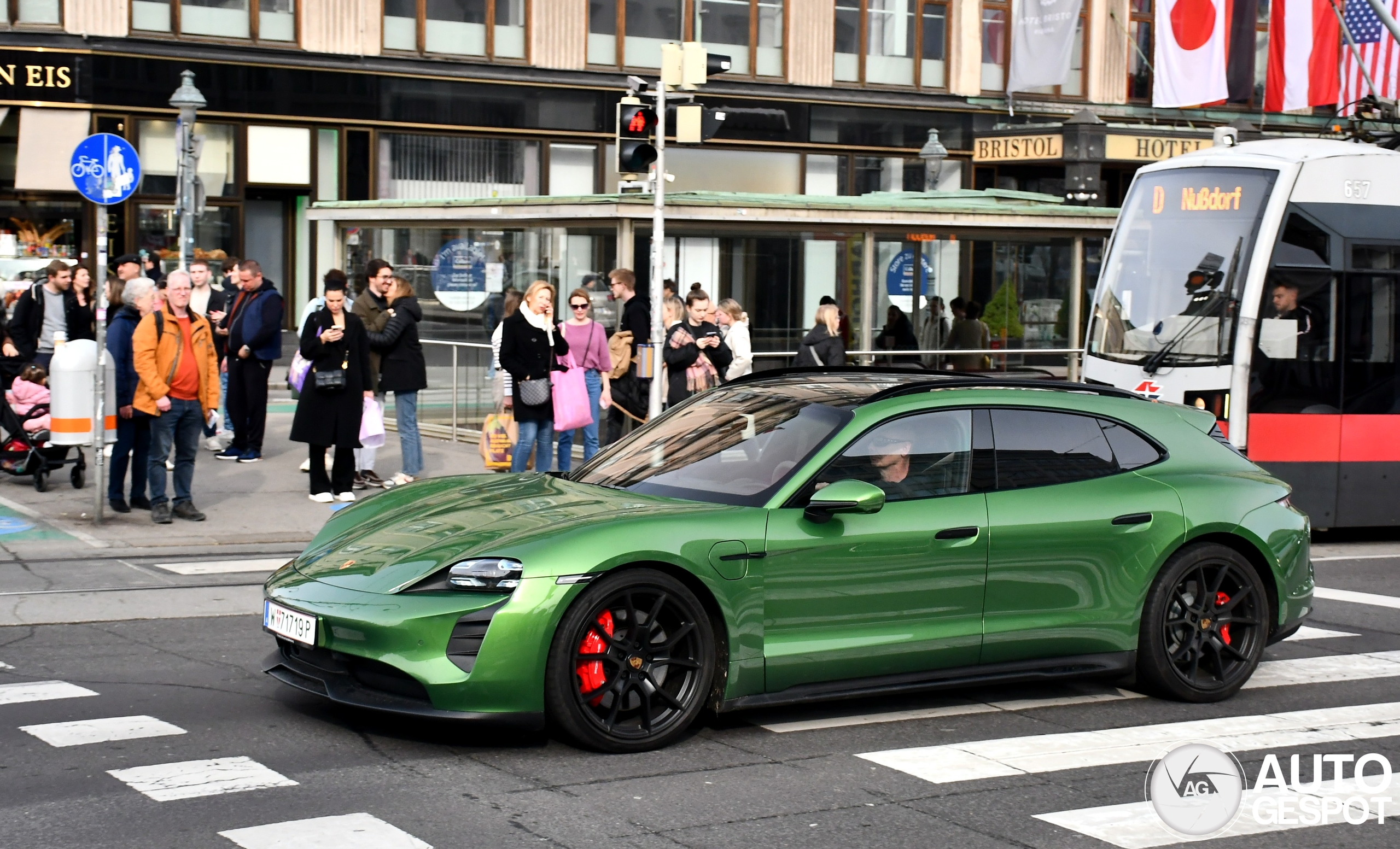 Porsche Taycan GTS Sport Turismo