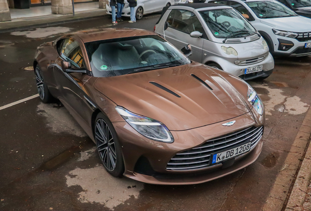 Aston Martin DB12