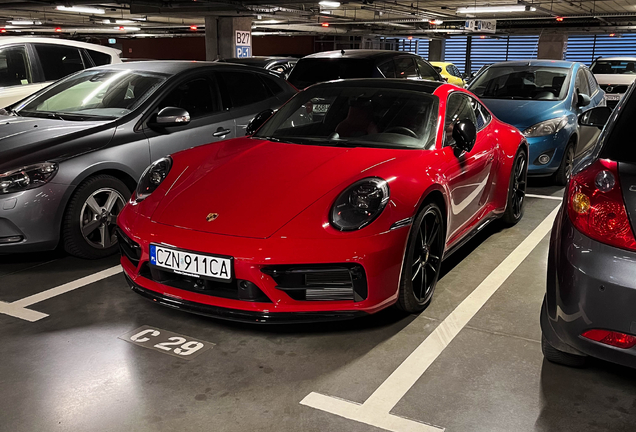 Porsche 992 Carrera 4 GTS