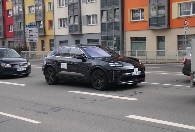 Porsche Macan EV Turbo