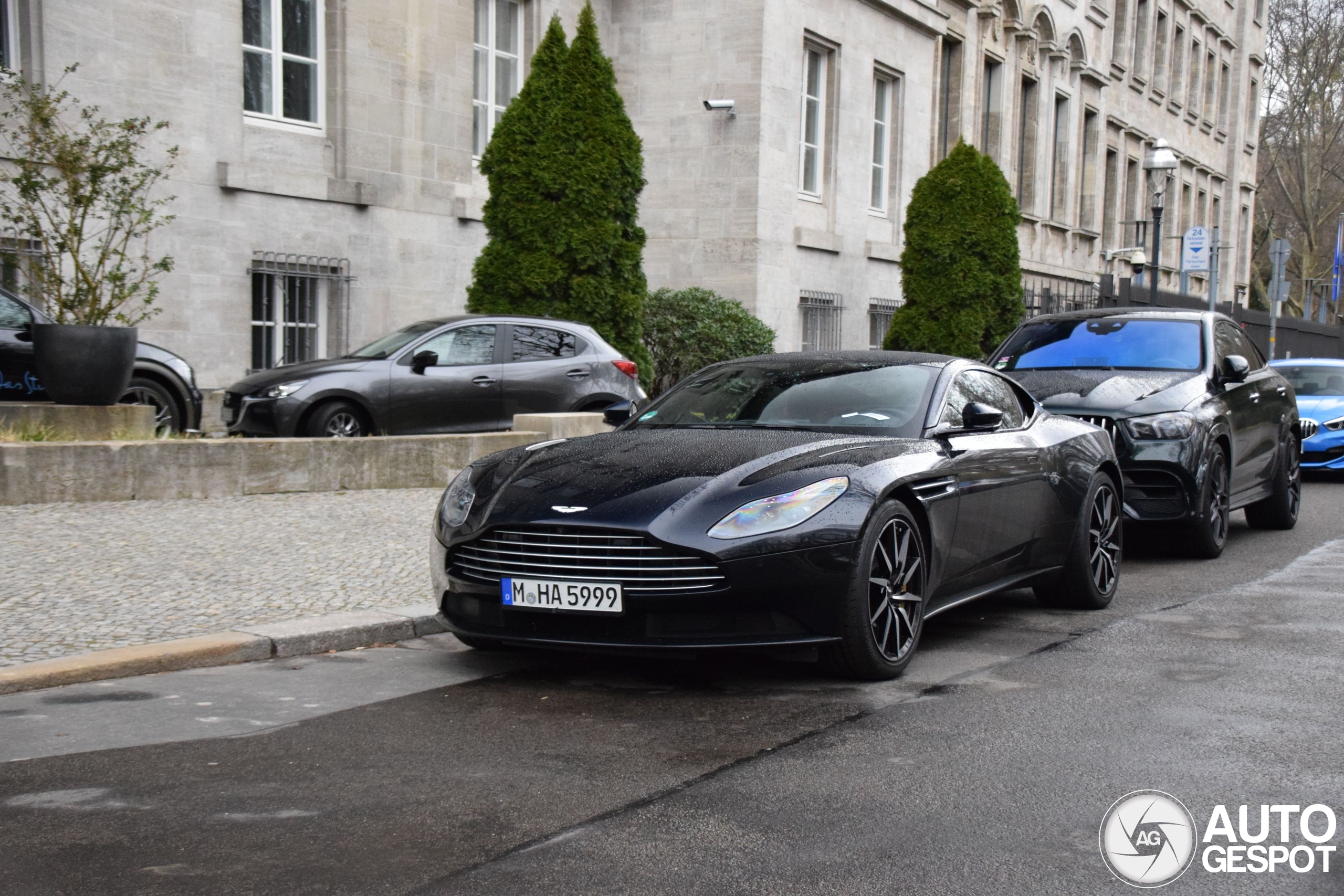 Aston Martin DB11 V8