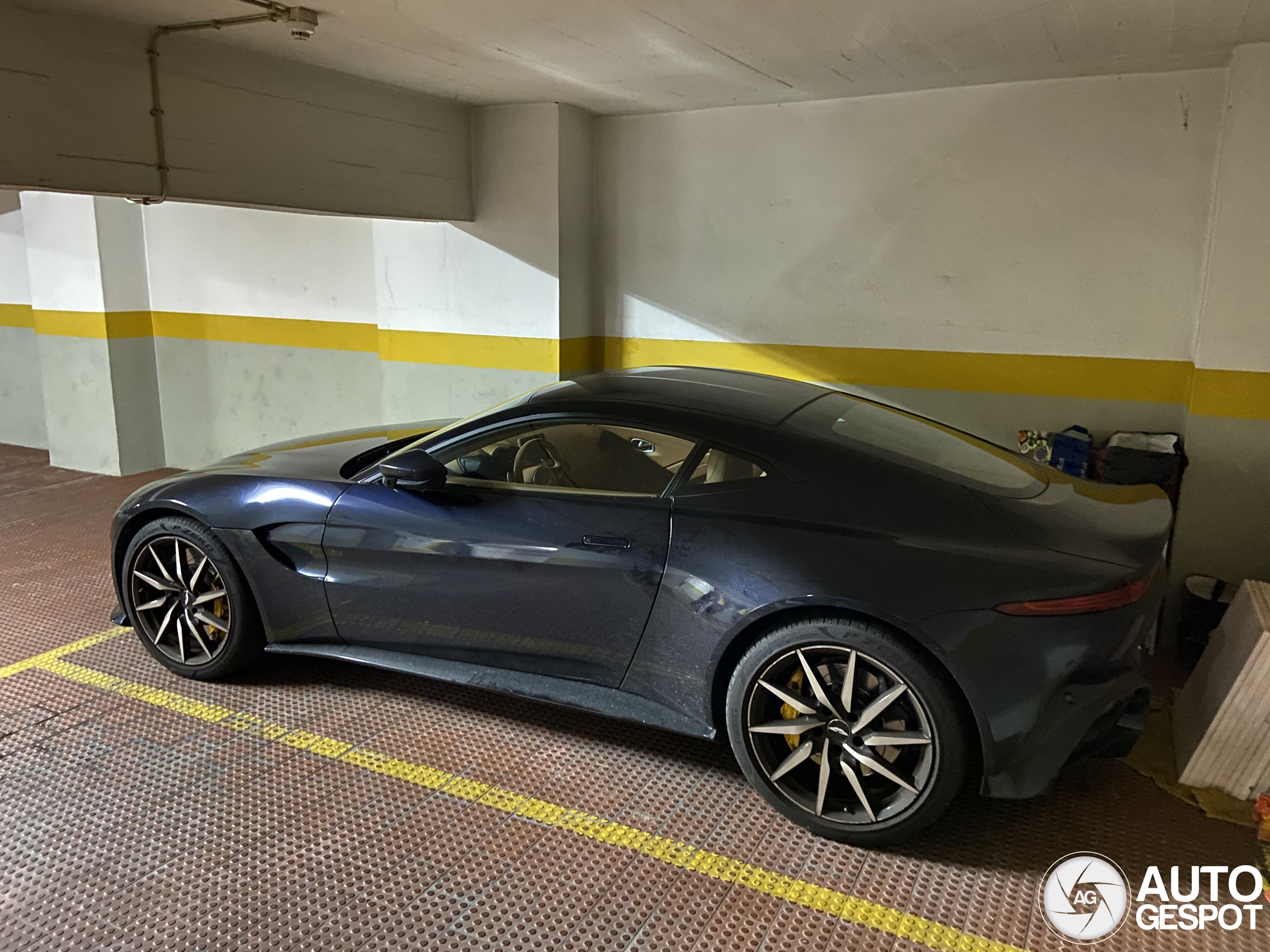 Aston Martin V8 Vantage 2018