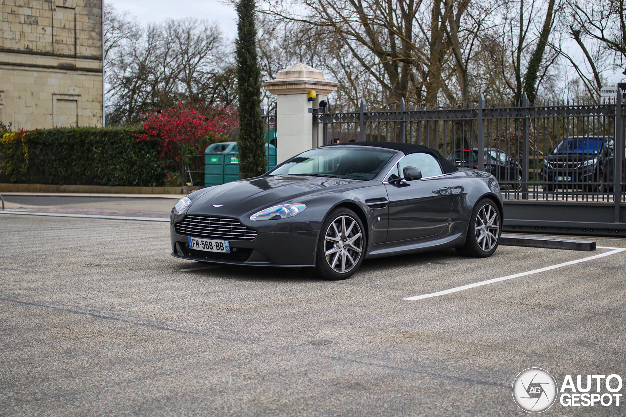 Aston Martin V8 Vantage Roadster 2012