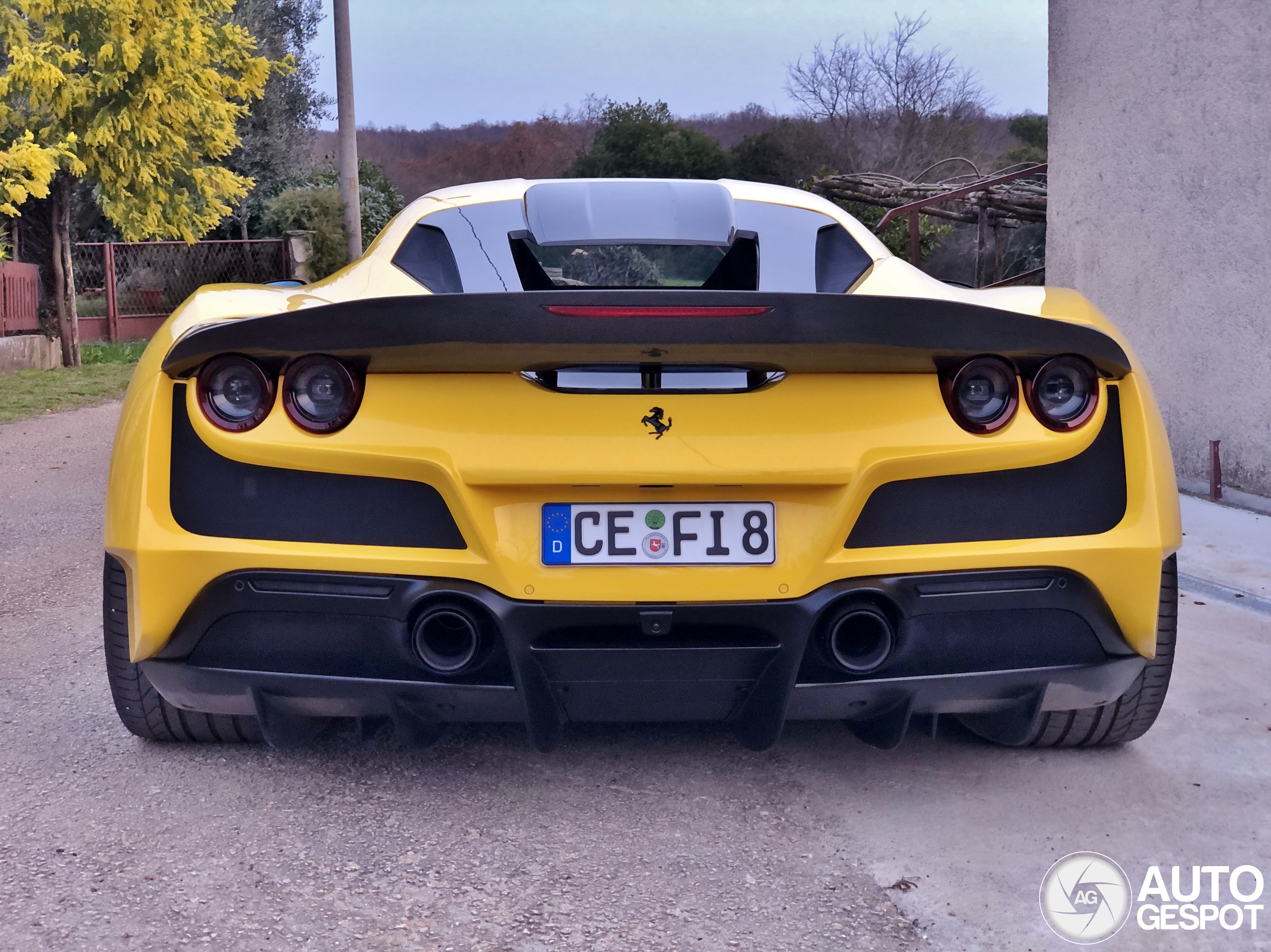 Ferrari F8 Tributo Novitec Rosso N-Largo