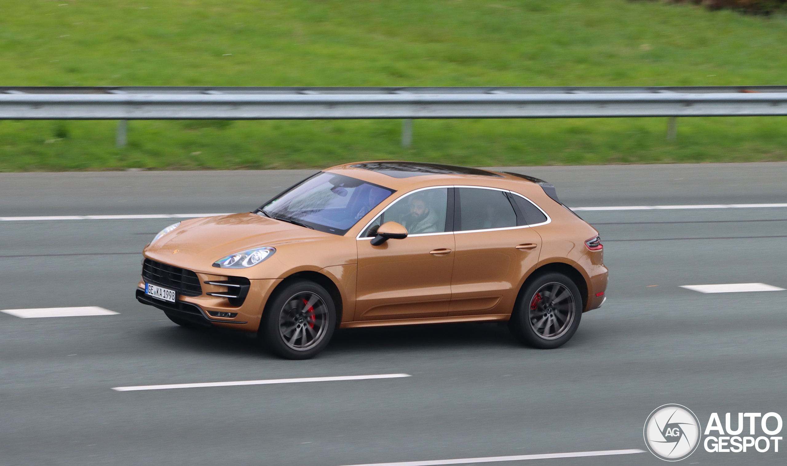 Porsche 95B Macan Turbo